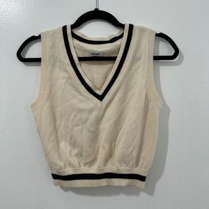 Aritzia Sunday best small cropped black and cream sweater vest